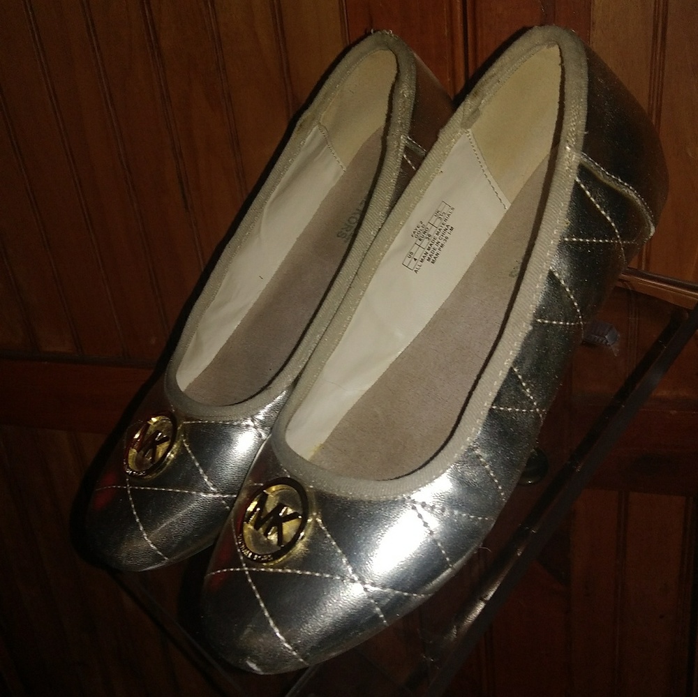 MK Faye Flats in Gold